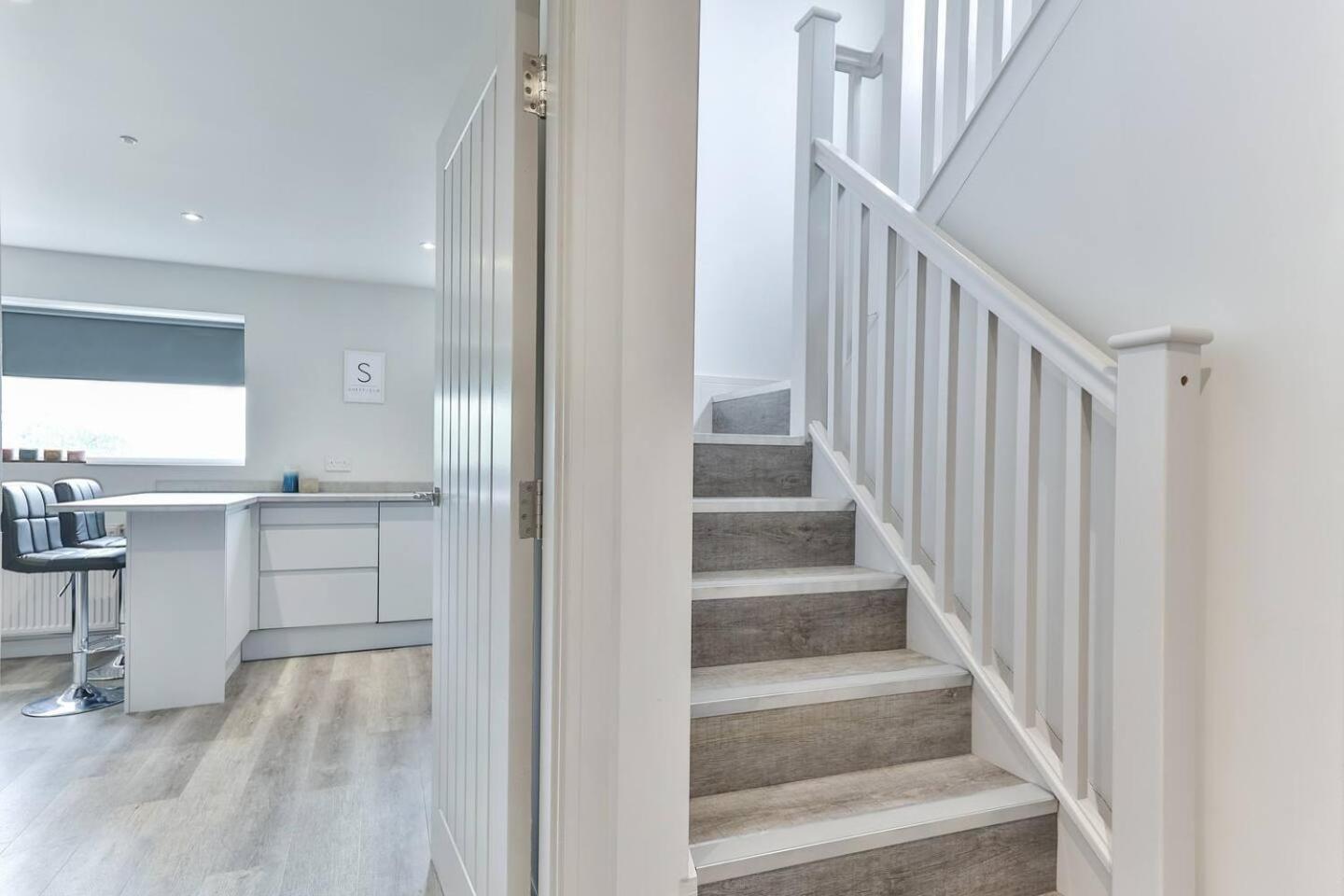Newly Renovated 3 Bed 2 Bath Apartment & Parking シェフィールド エクステリア 写真