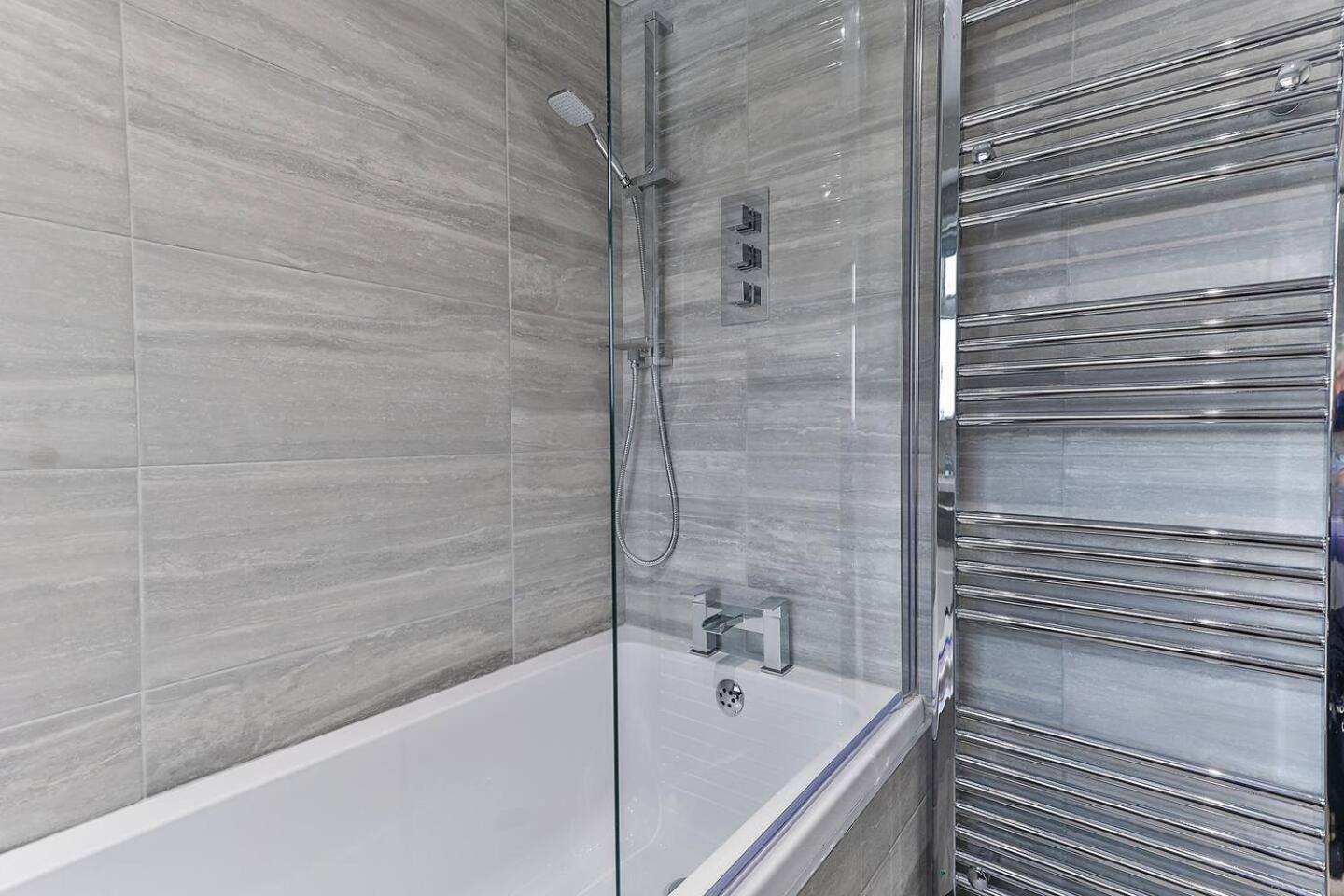 Newly Renovated 3 Bed 2 Bath Apartment & Parking シェフィールド エクステリア 写真