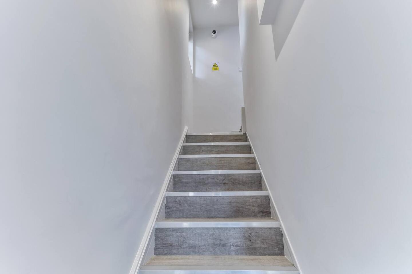 Newly Renovated 3 Bed 2 Bath Apartment & Parking シェフィールド エクステリア 写真
