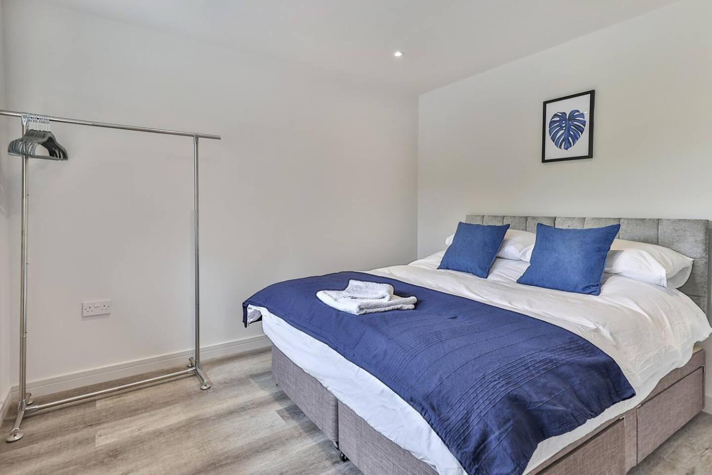 Newly Renovated 3 Bed 2 Bath Apartment & Parking シェフィールド エクステリア 写真